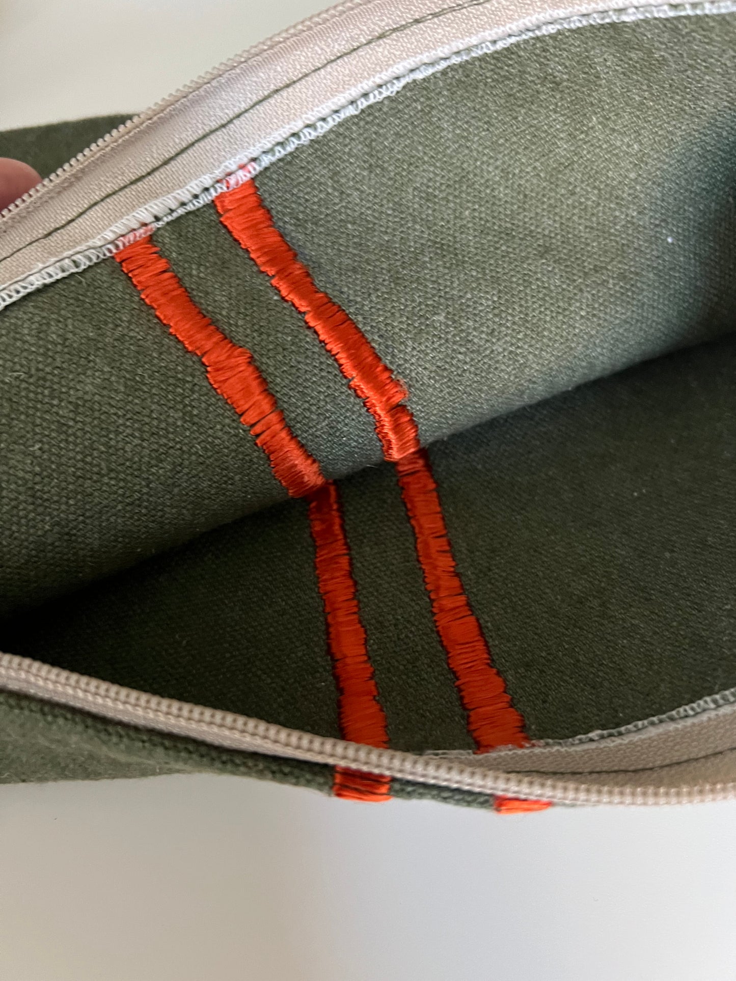 Cartera Shukran verde musgo